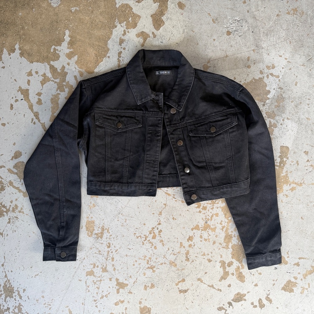 SHEIN Cropped Black Denim Jacket